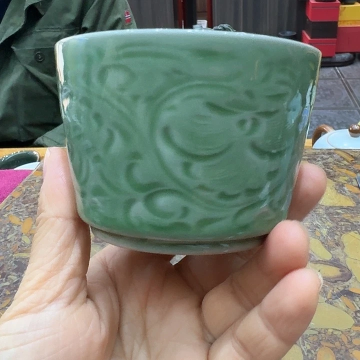 青瓷杯一个，瓷。。品茗