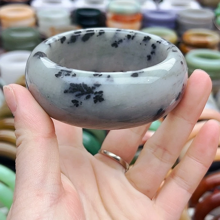 未镶嵌手镯（圆镯）石英质玉