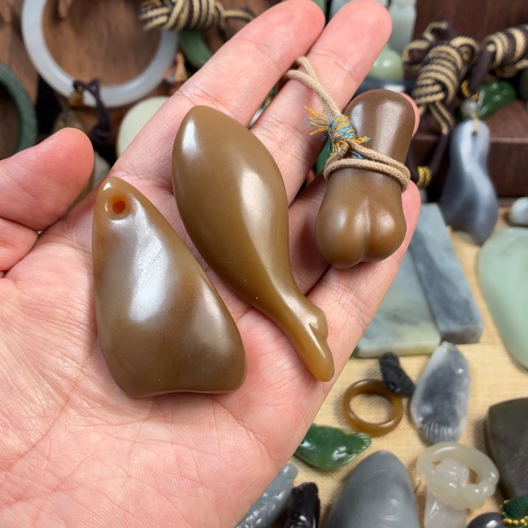 最***金和田玉未镶嵌颈饰