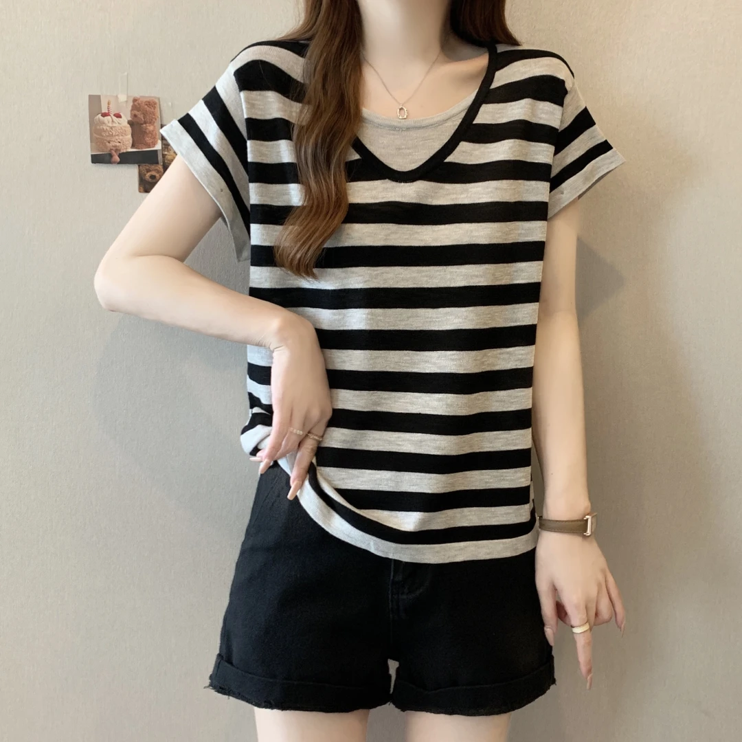 胖妹妹宽松假两件V领条纹短袖T恤女夏季大码遮肚显瘦薄款冰丝上衣