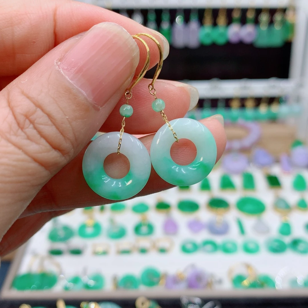 翡翠18K金镶嵌耳饰的