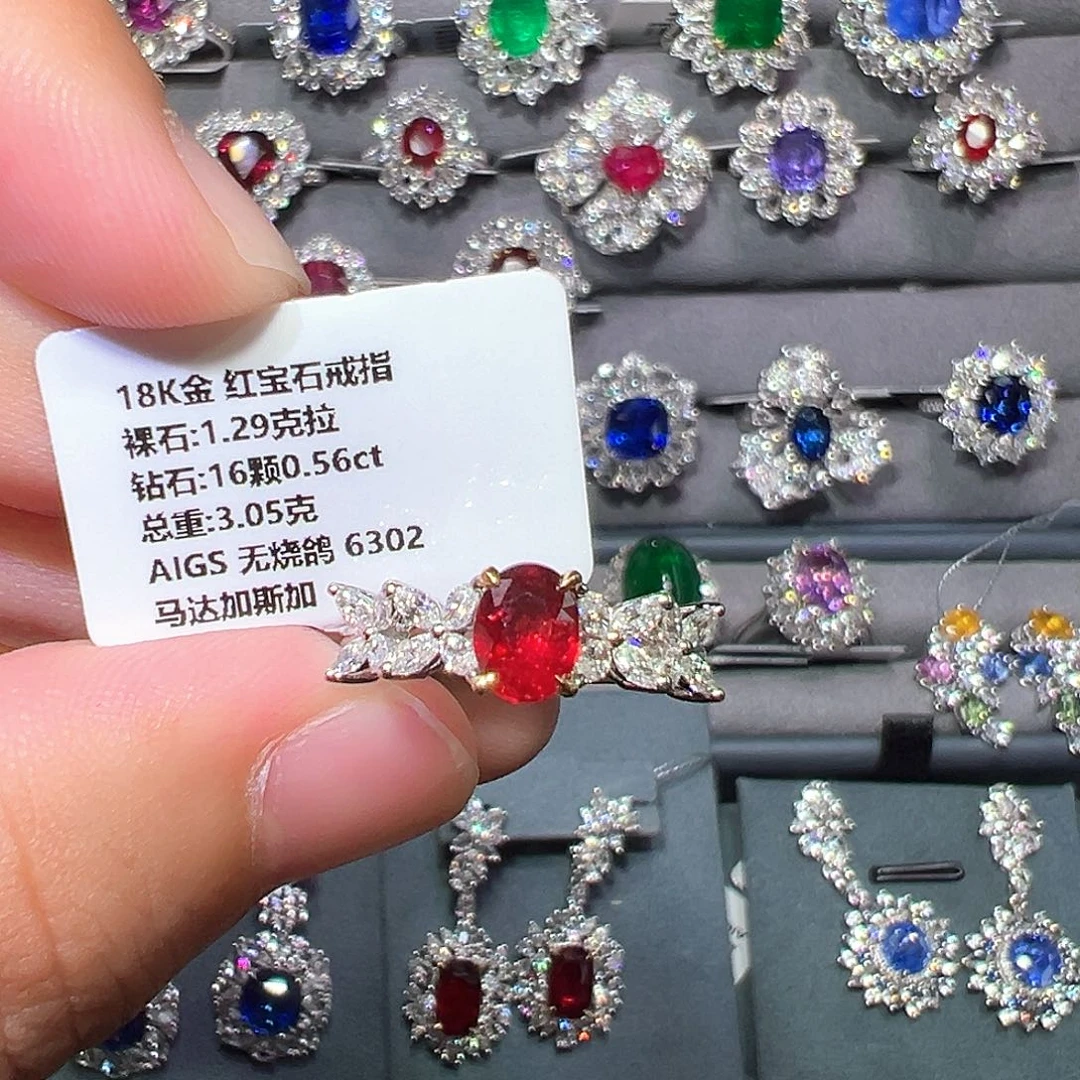 红宝石18K金镶嵌戒指