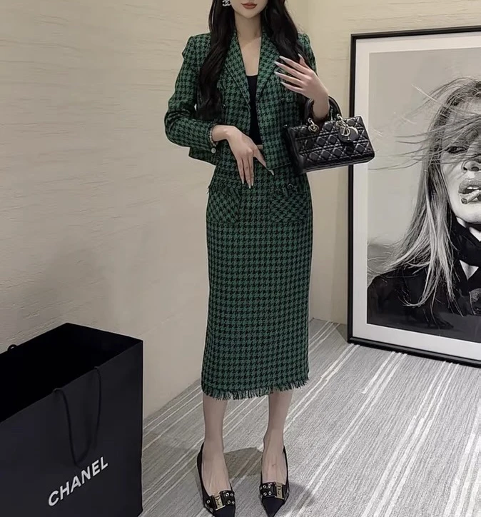 秋秋精选欧货翻领短外套长款毛边半身裙千鸟格小香风套装203915