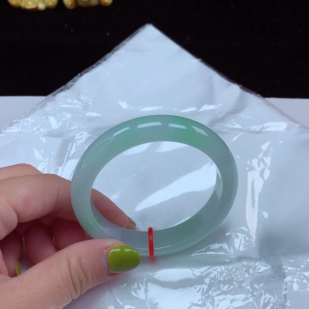 翡翠手镯未镶嵌圈口53