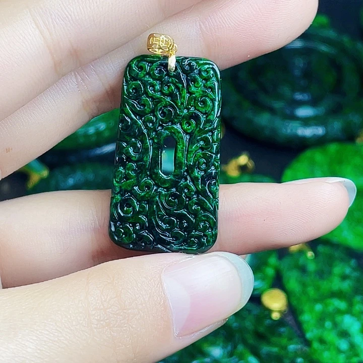 翡翠18K金镶嵌颈饰多样性