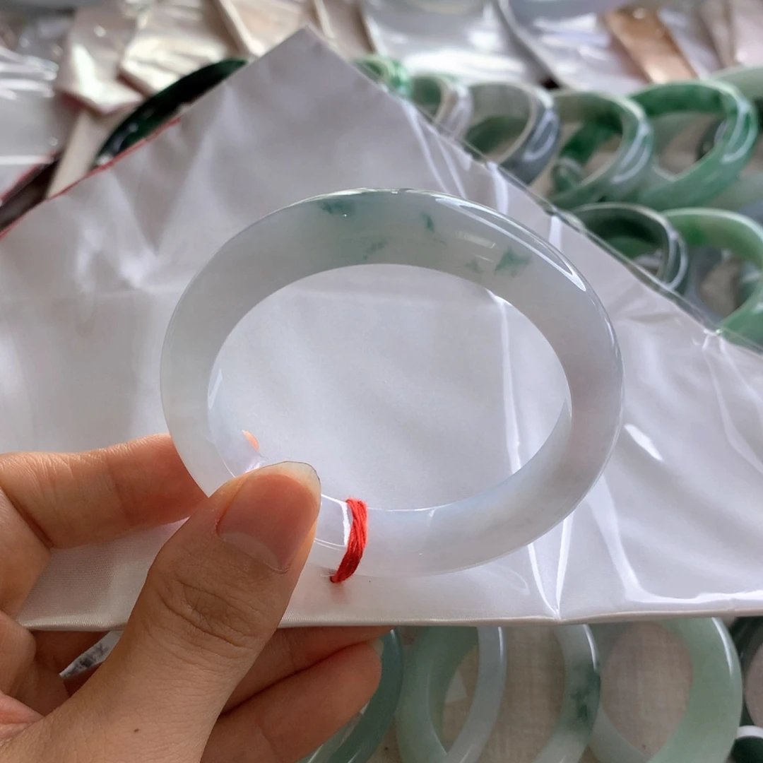 翡翠手镯未镶嵌飘花55.8