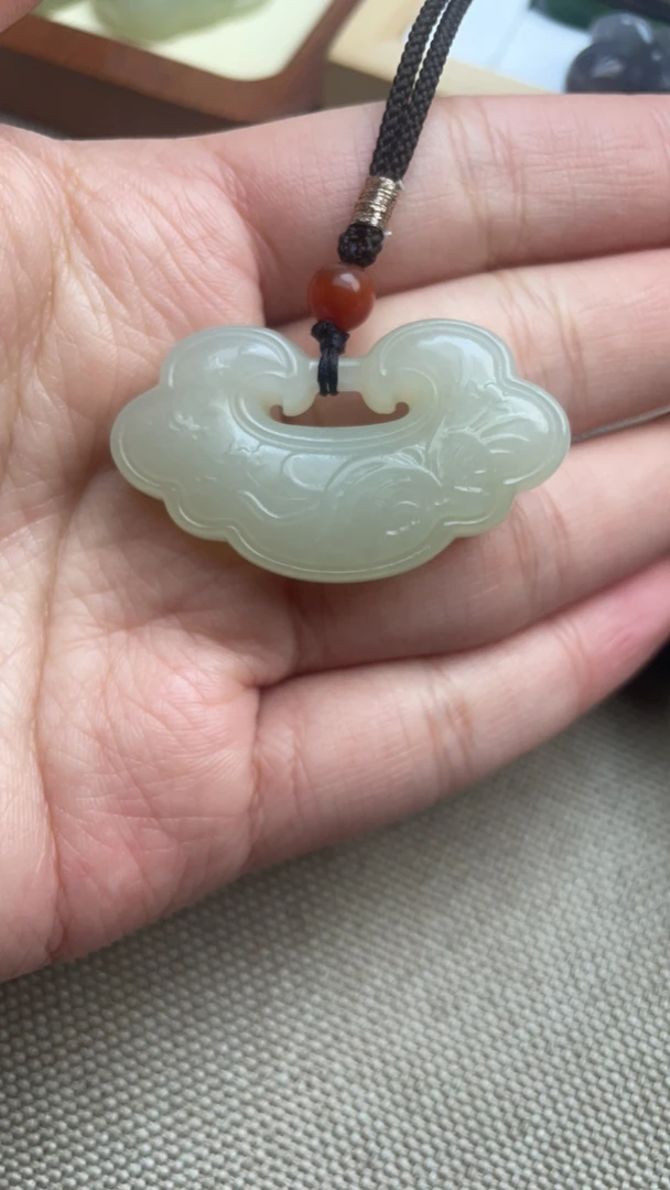 天然和田玉如意锁