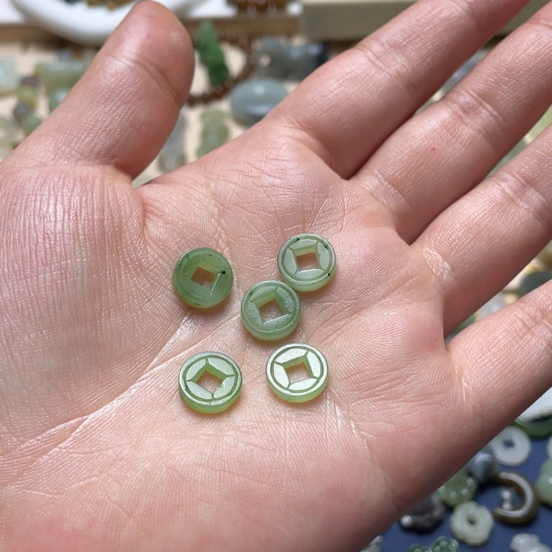 和田玉未镶嵌颈饰一个