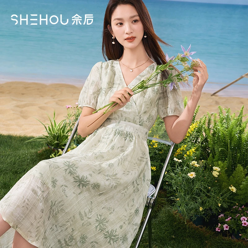 Q8852125连衣裙佘后绿色V领泡泡袖连衣裙