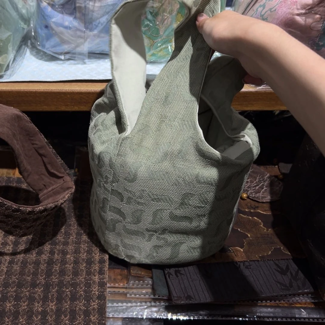 陶瓷。         陶瓷。