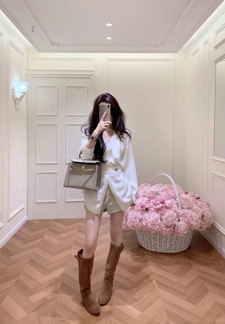 针织开衫毛衣女款2025新款减龄收腰显瘦v领高级感上衣短裤两件套