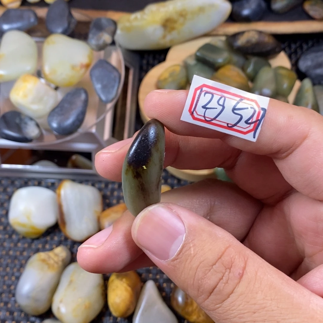 和田玉（糖玉）未镶嵌挂件