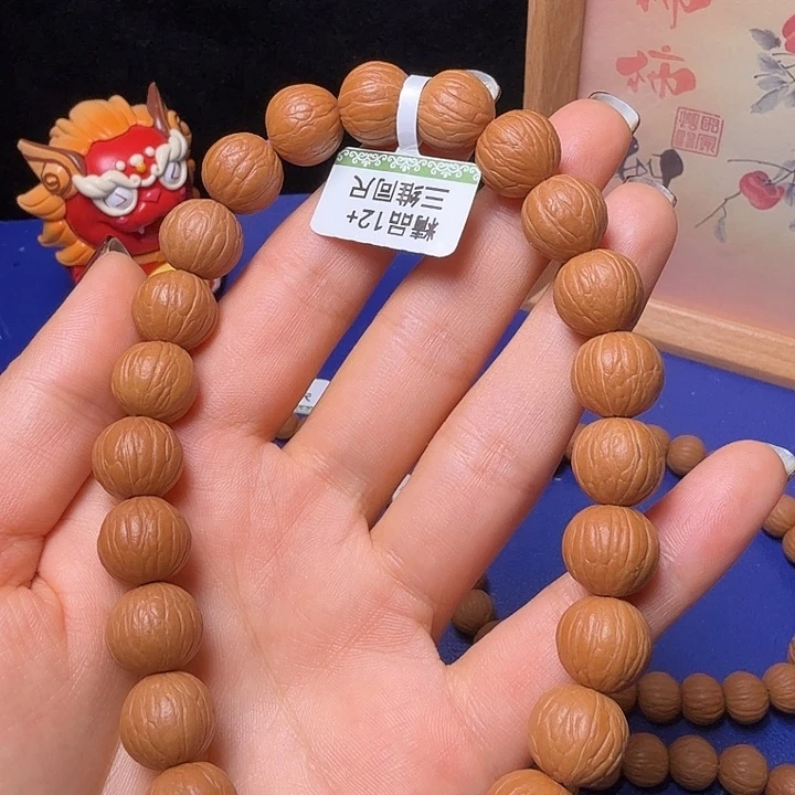 伪***装猴头核桃手串聚宝盆