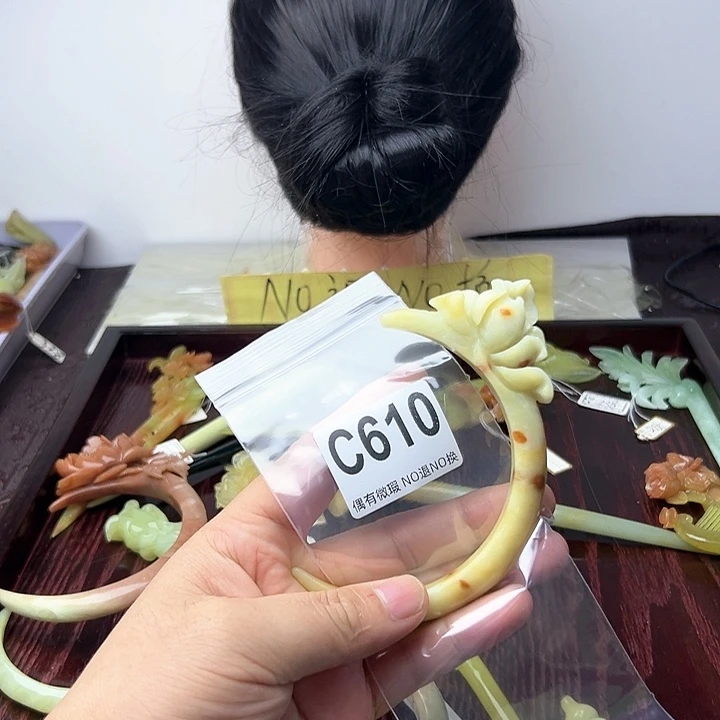 蛇纹石玉发饰合金雪**扬