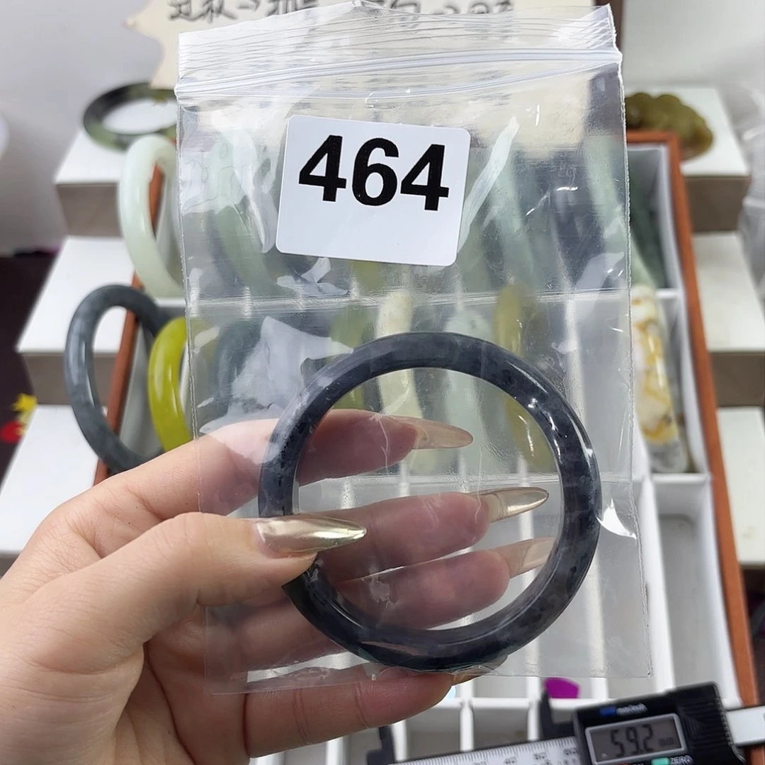 蛇纹石玉手镯未镶嵌我****呢