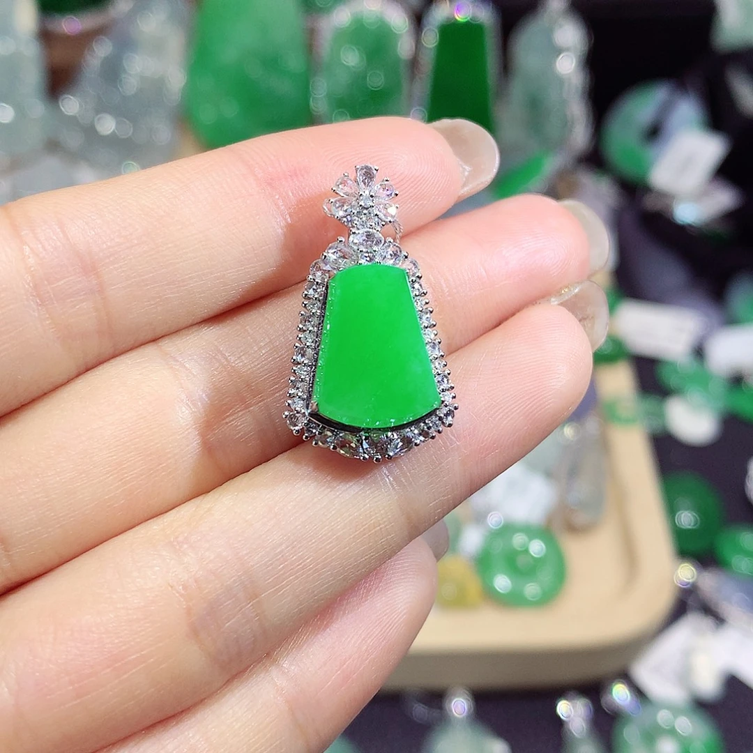 翡翠18K金镶嵌颈饰pai