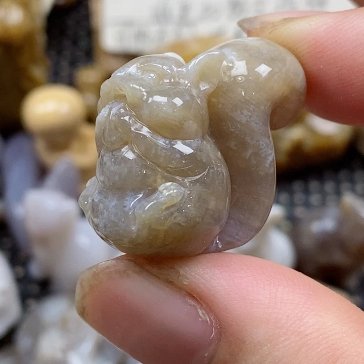 颈饰未镶嵌硅化珊瑚（珊瑚玉）灯**珊小手玩件