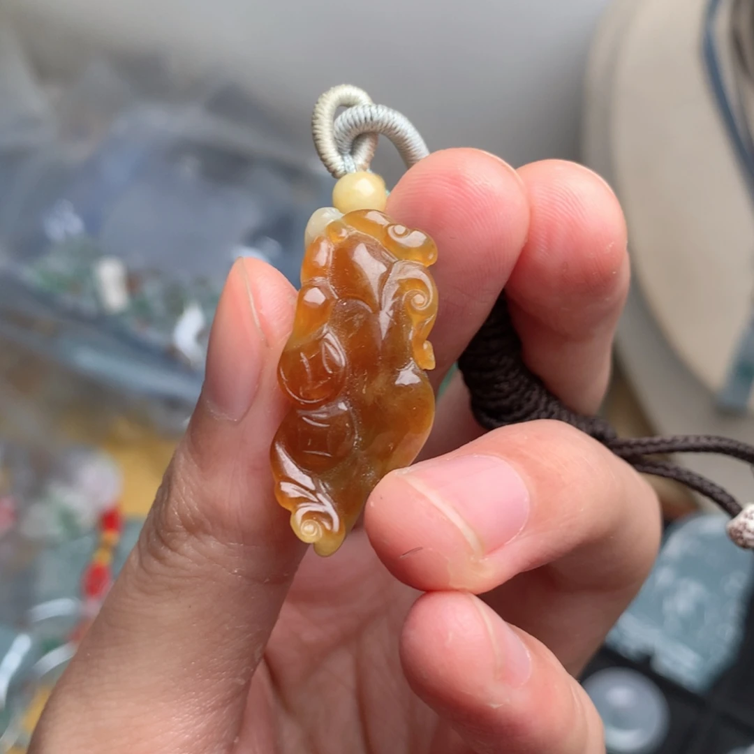 翡翠未镶嵌颈饰貔貅