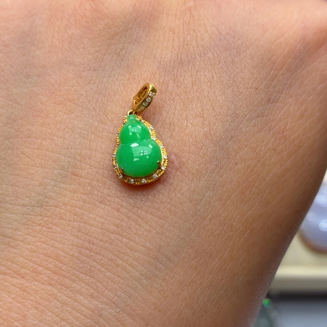 翡翠18K金镶嵌颈饰