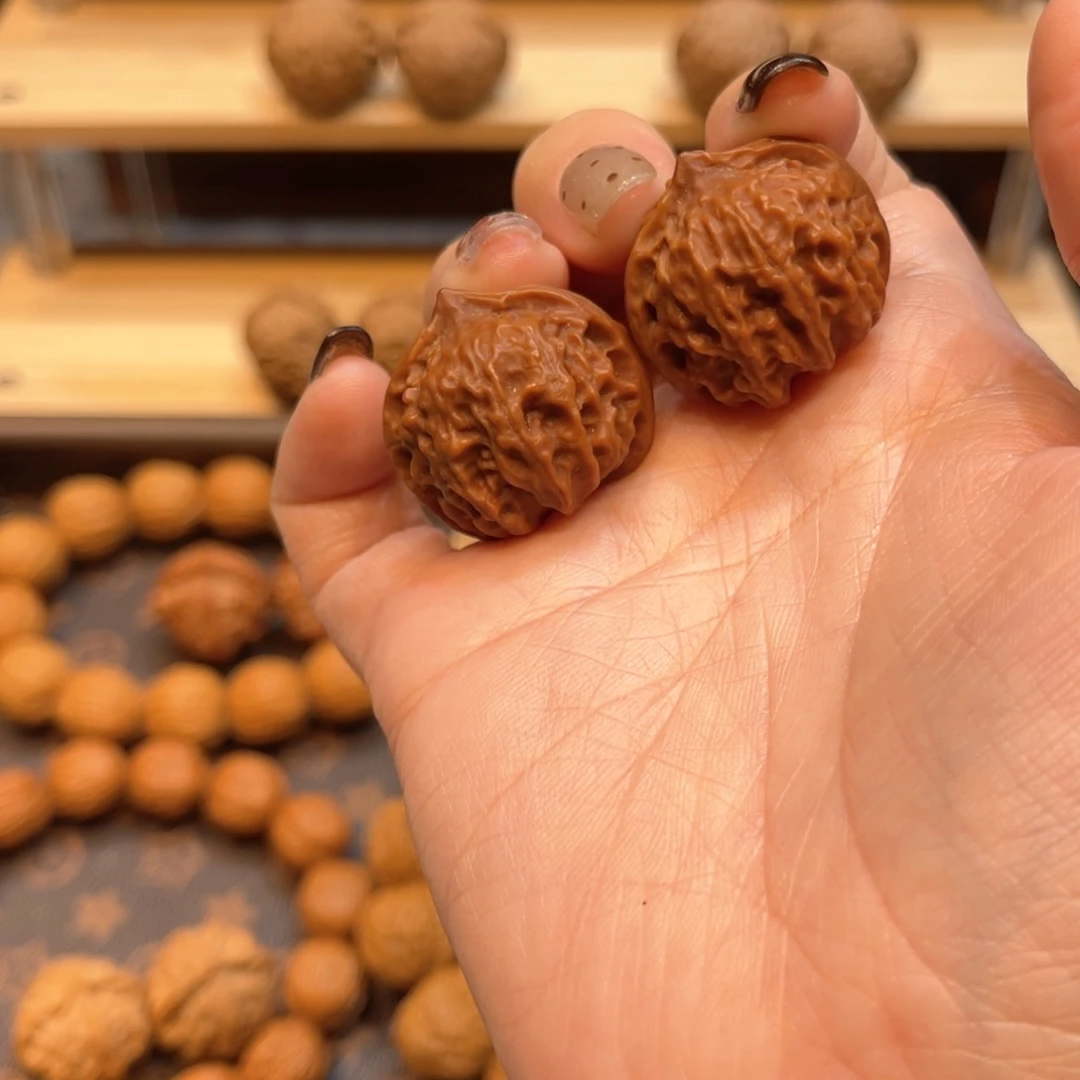 文玩核桃把件柳枝纹小八棱