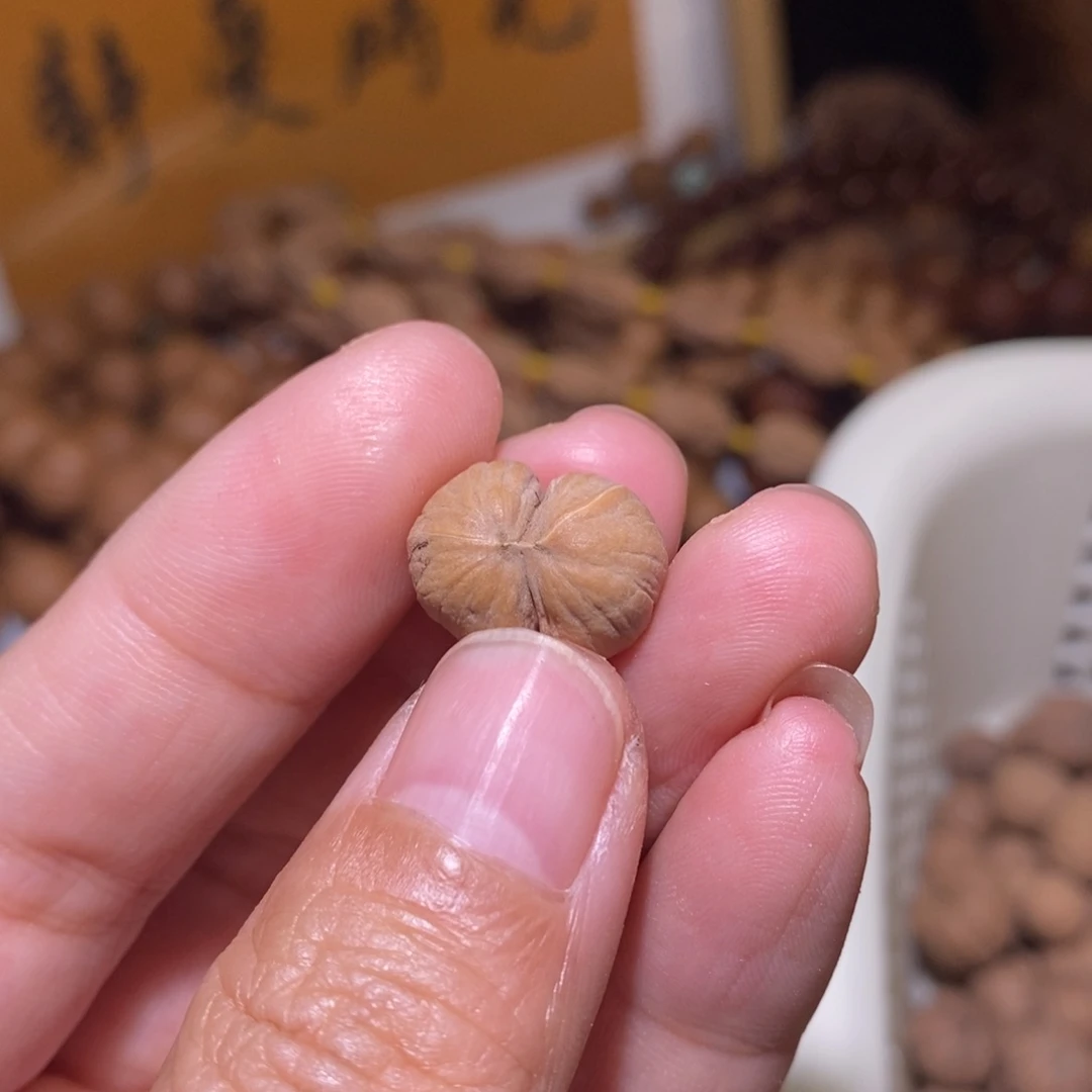 吊坠猴头核桃娜**泡猴头