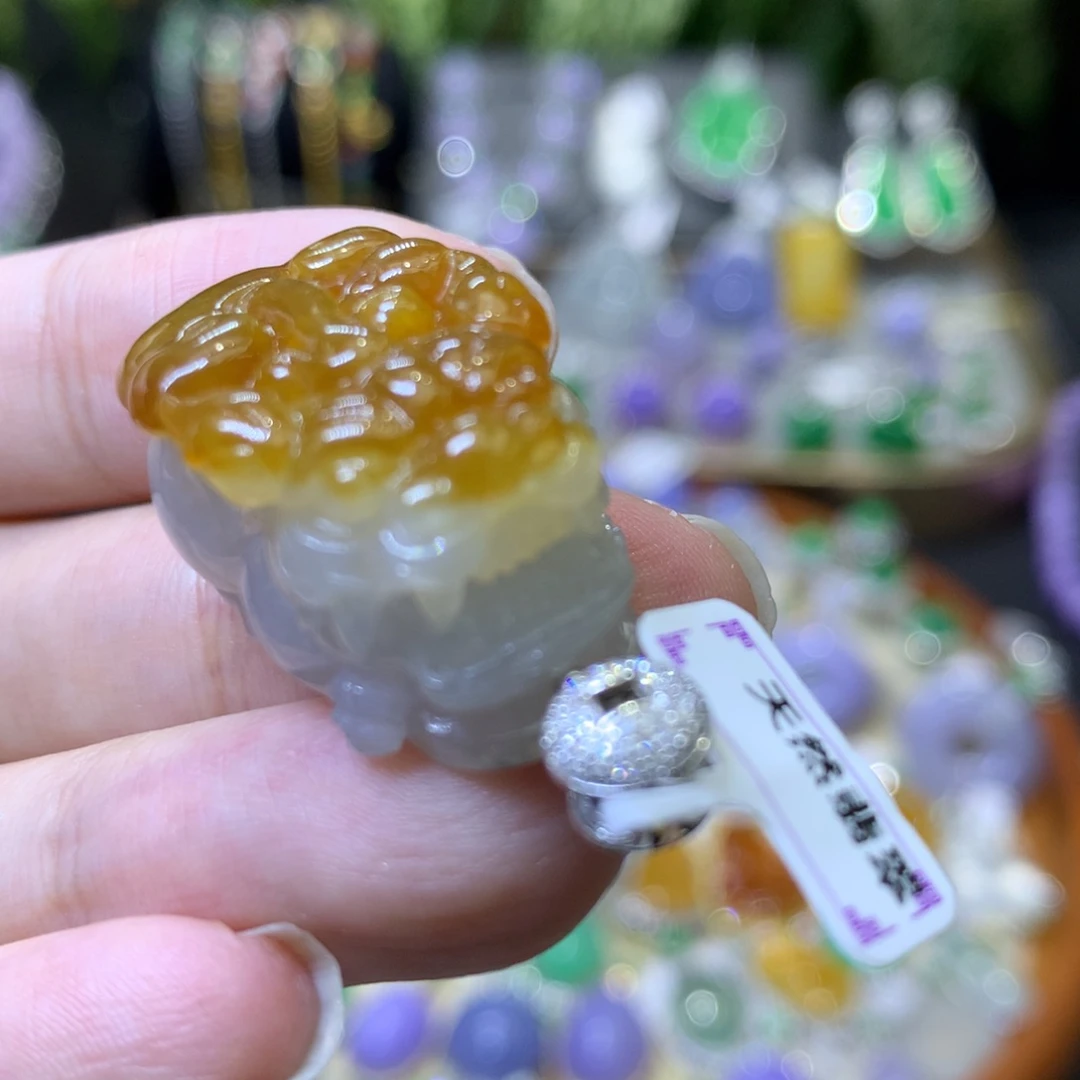 颈饰足金镶嵌翡翠