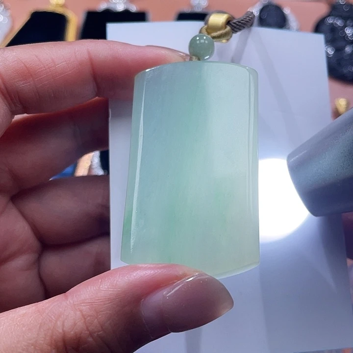 翡翠未镶嵌颈饰半****丶翡翠