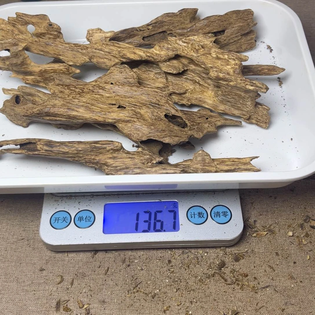 沉香木摆件名***的海南136 克。。。