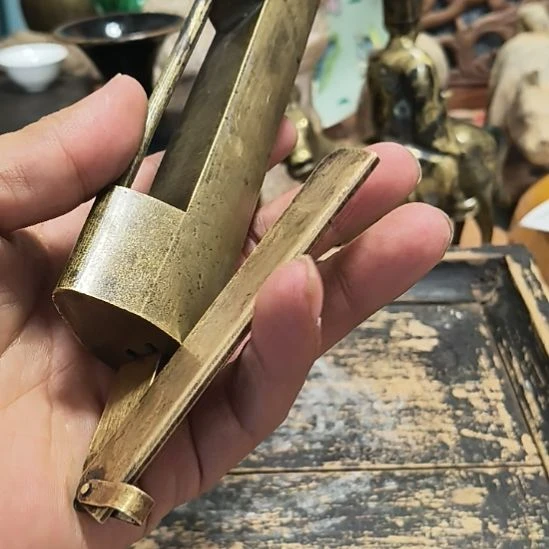 金***刀一个完整的铜锁子