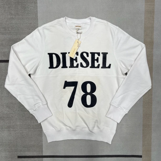 全新未使用 Diesel 美式印花圆领卫衣休闲长袖运动风格