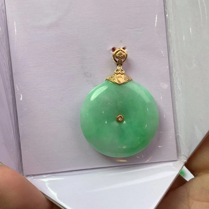 翡翠18K金镶嵌颈饰翡翠吊坠