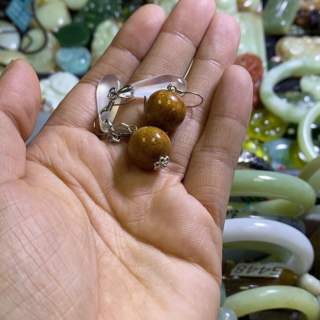 岫玉未镶嵌手镯耳环两对