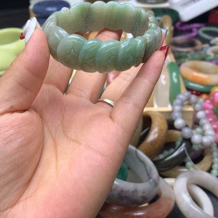 石英质玉手镯未镶嵌