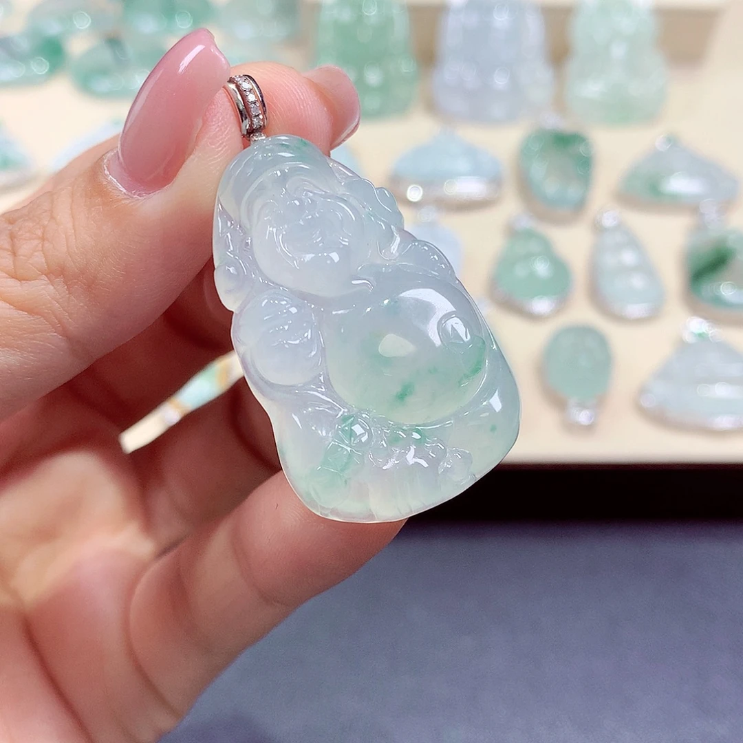 翡翠18K金镶嵌颈饰翡翠