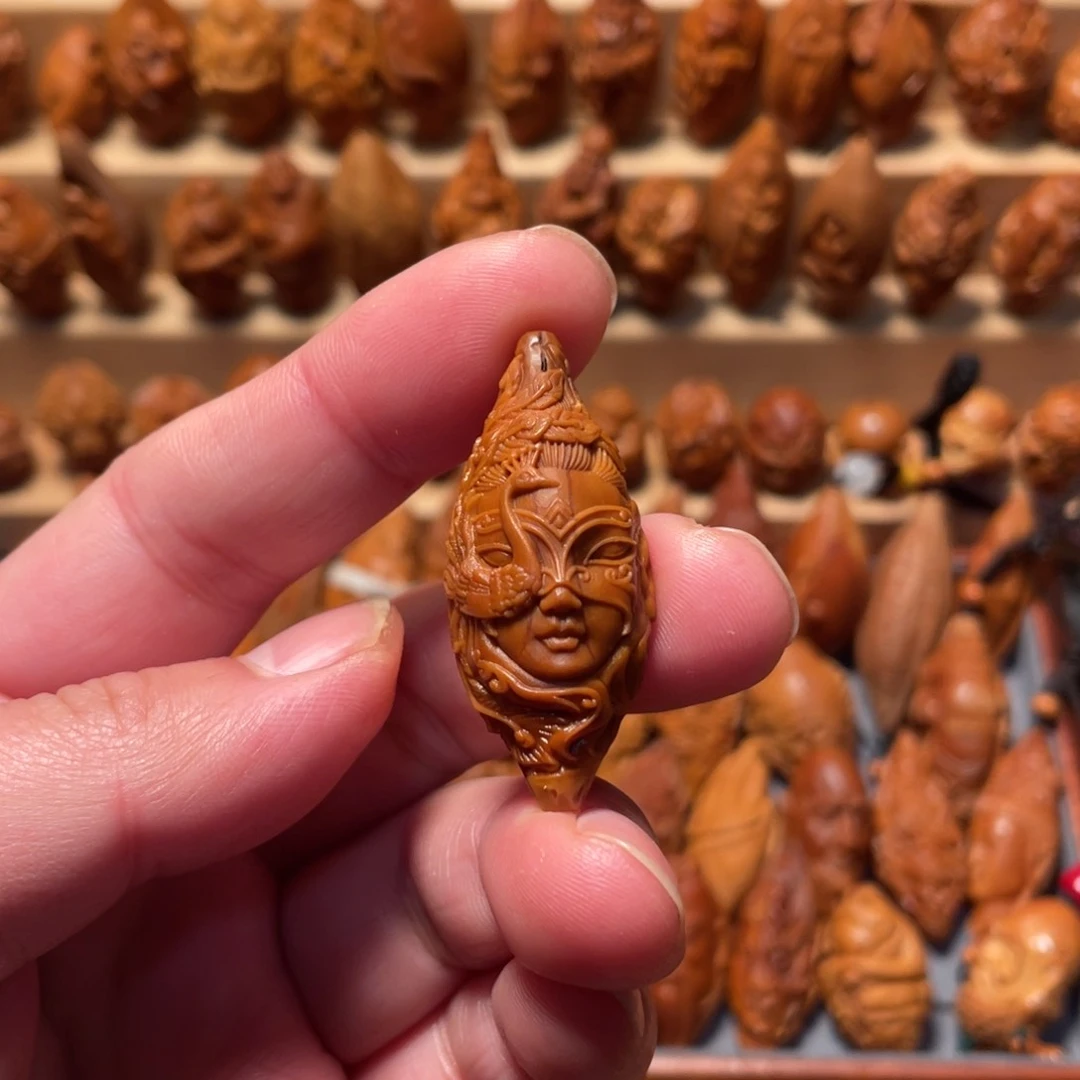 橄榄核把件楼兰美女