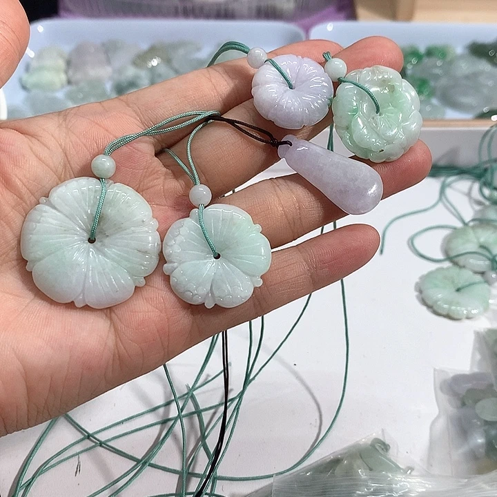 饿***嗯翡翠未镶嵌项圈吊坠