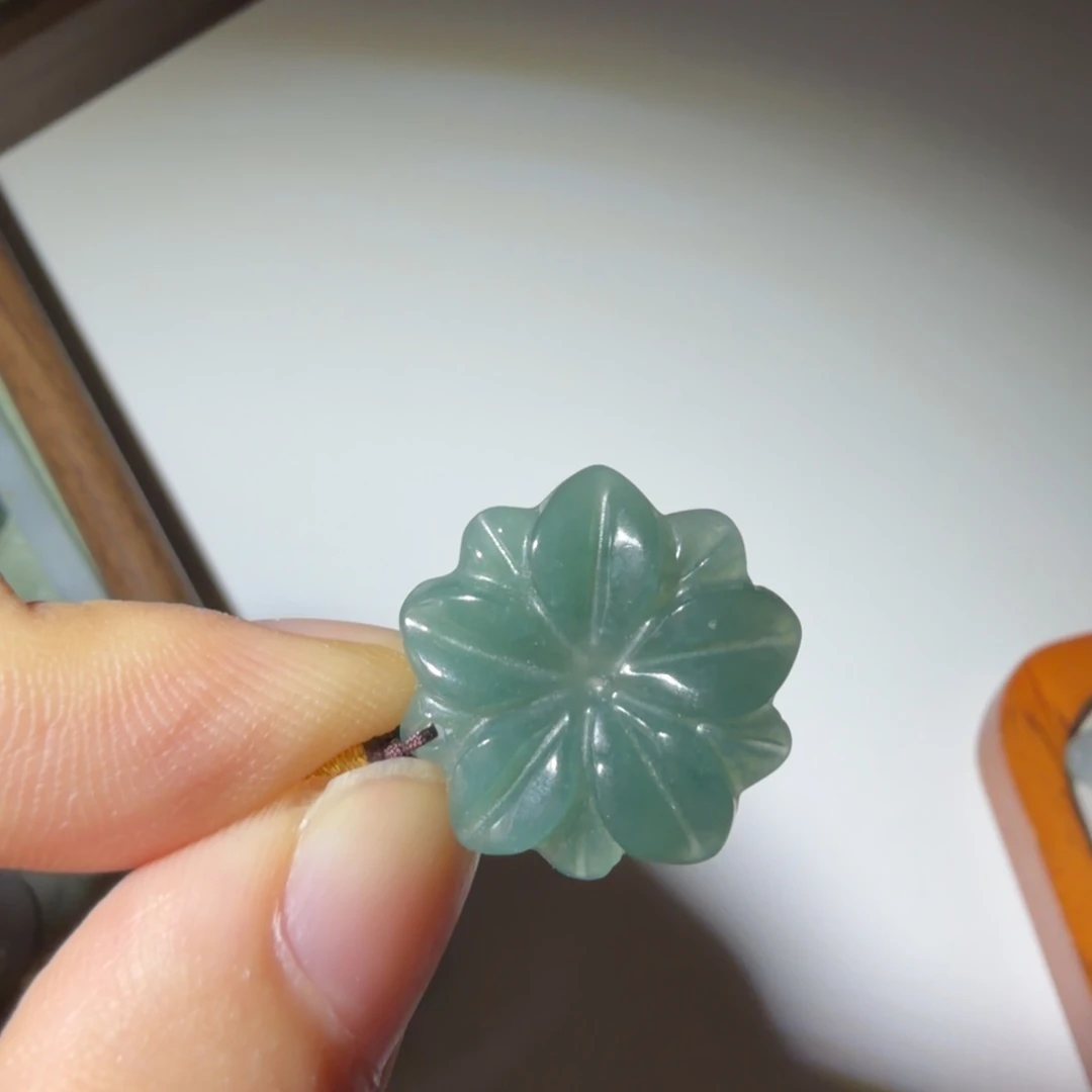 颈饰未镶嵌翡翠好