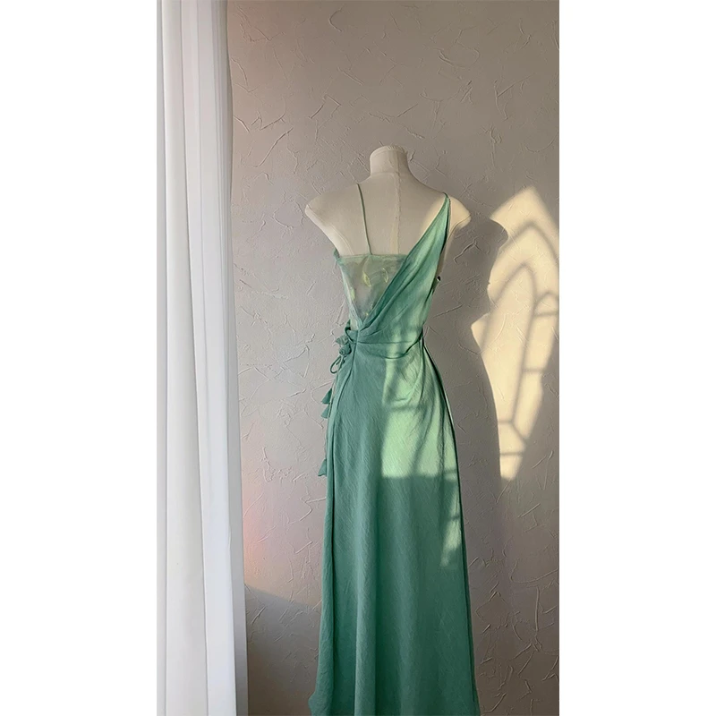 2025夏季新款时尚法式洋气高级感收腰显瘦复古国风性感吊带连衣裙