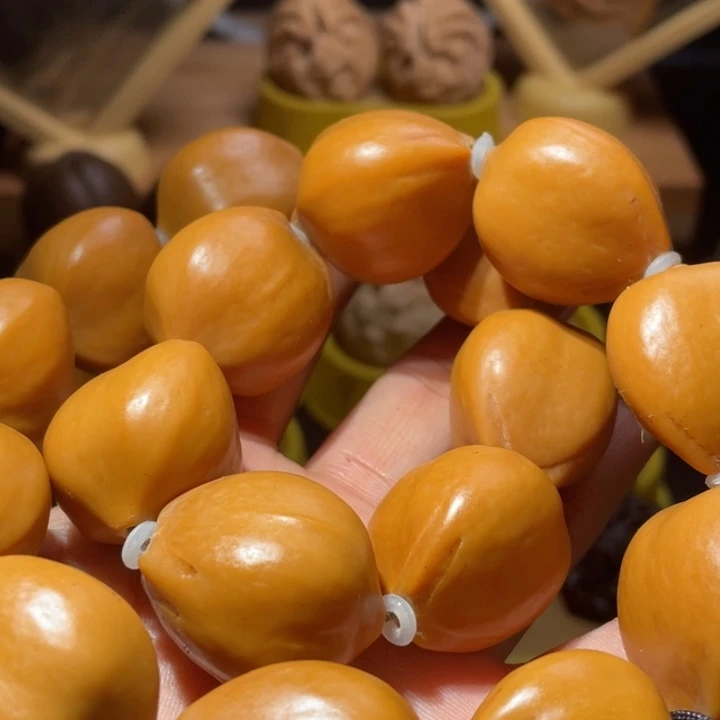 桃核吊坠黄金甲手持18颗