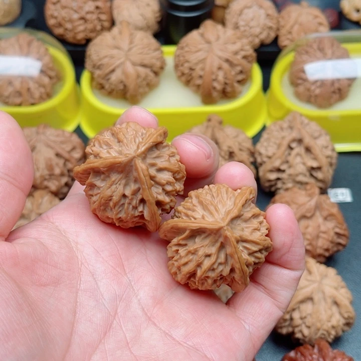 文玩核桃吊坠秦公子三棱37×37×36