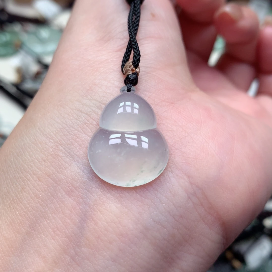 翡翠未镶嵌颈饰葫芦