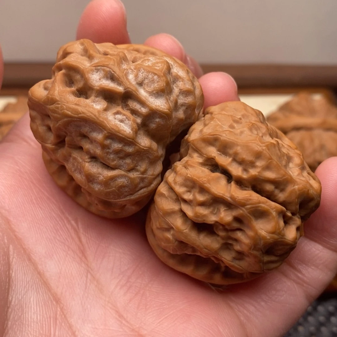 【闪购商品】把件文玩核桃四开背边40左右