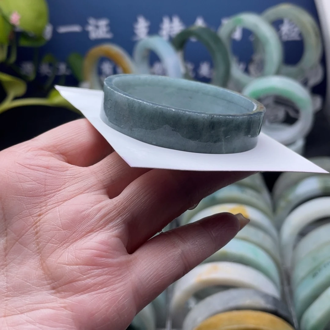 定制翡翠未镶嵌翡翠手镯