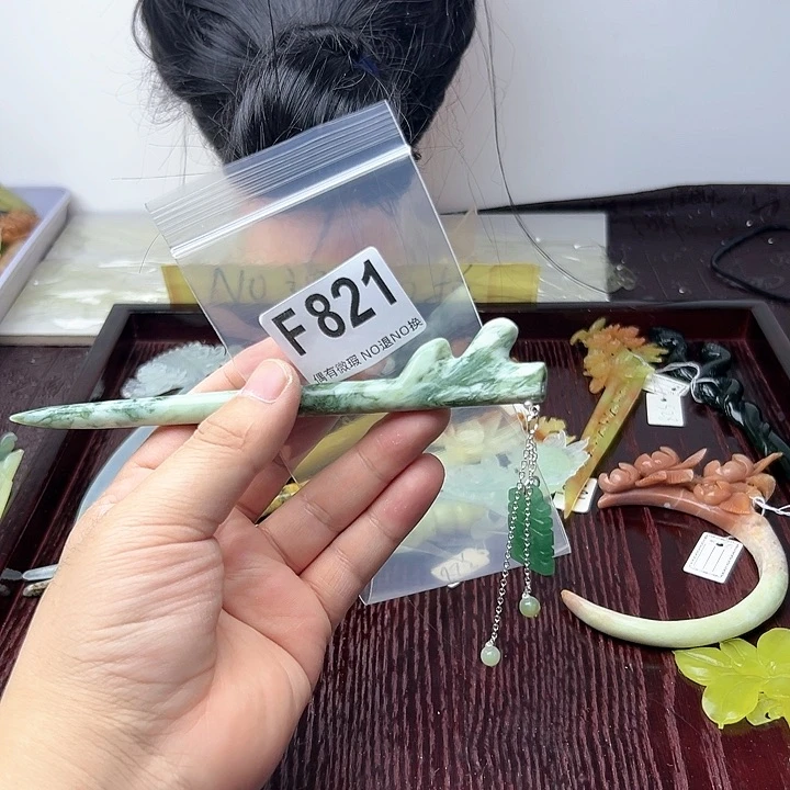 蛇纹石玉发饰合金小*露