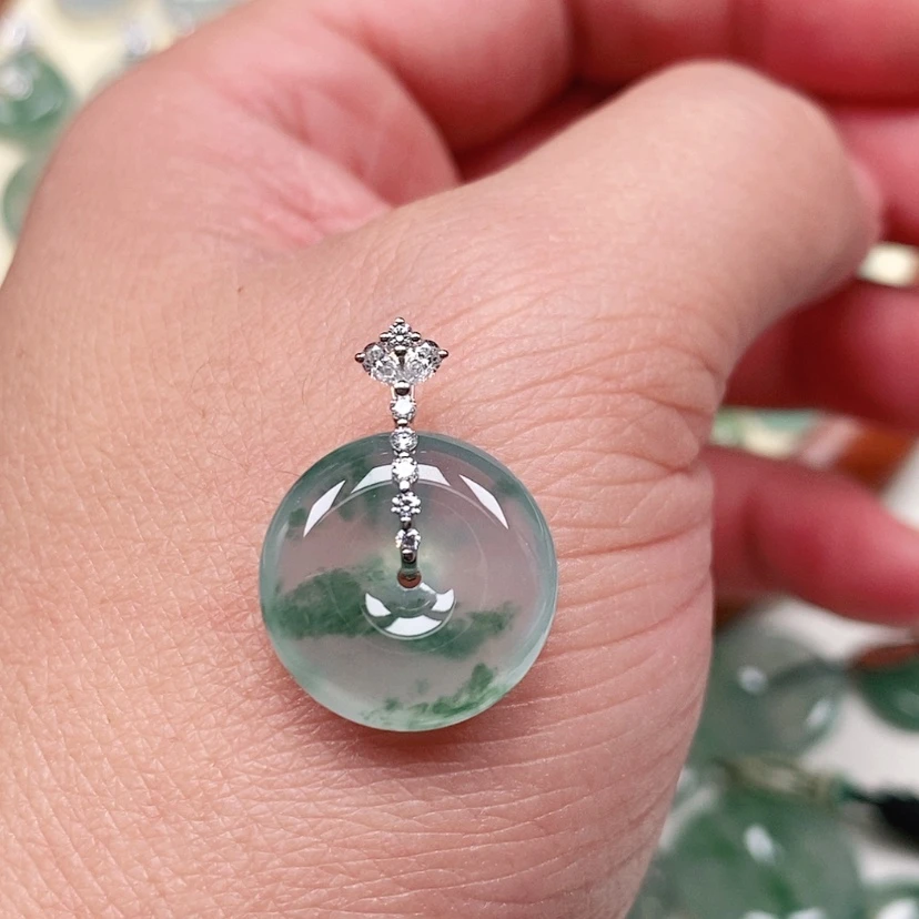 【闪购商品】颈饰18K金镶嵌翡翠