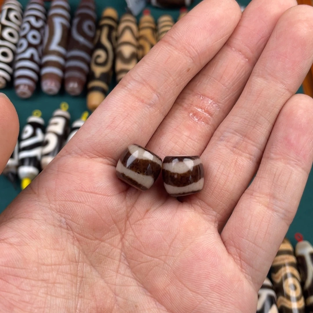 玛瑙/玉髓裸珠虎牙