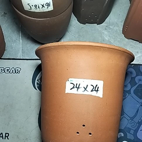 红泥特大金钟一个