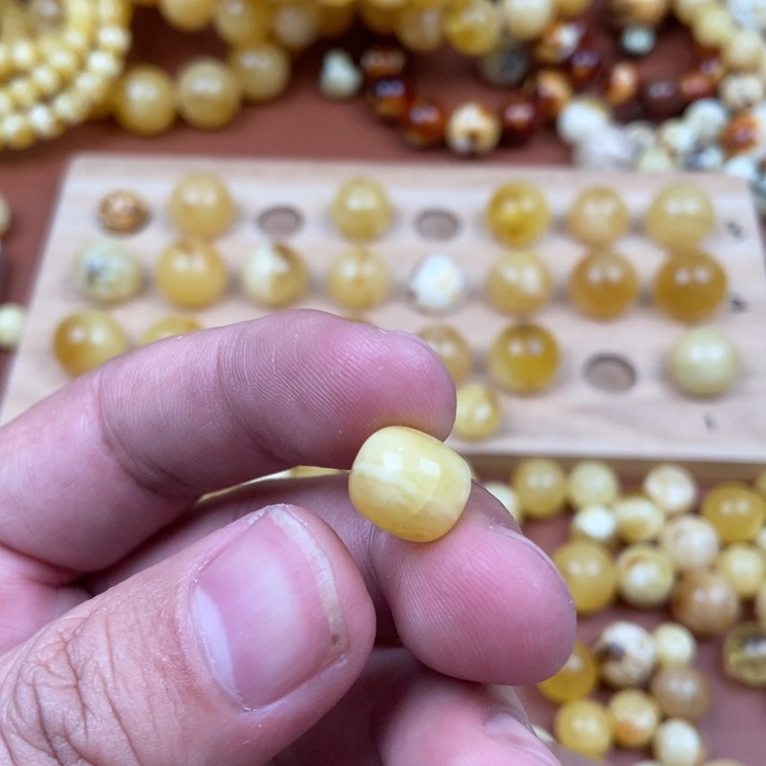 蜜蜡裸石未镶嵌龙**生蜜蜡