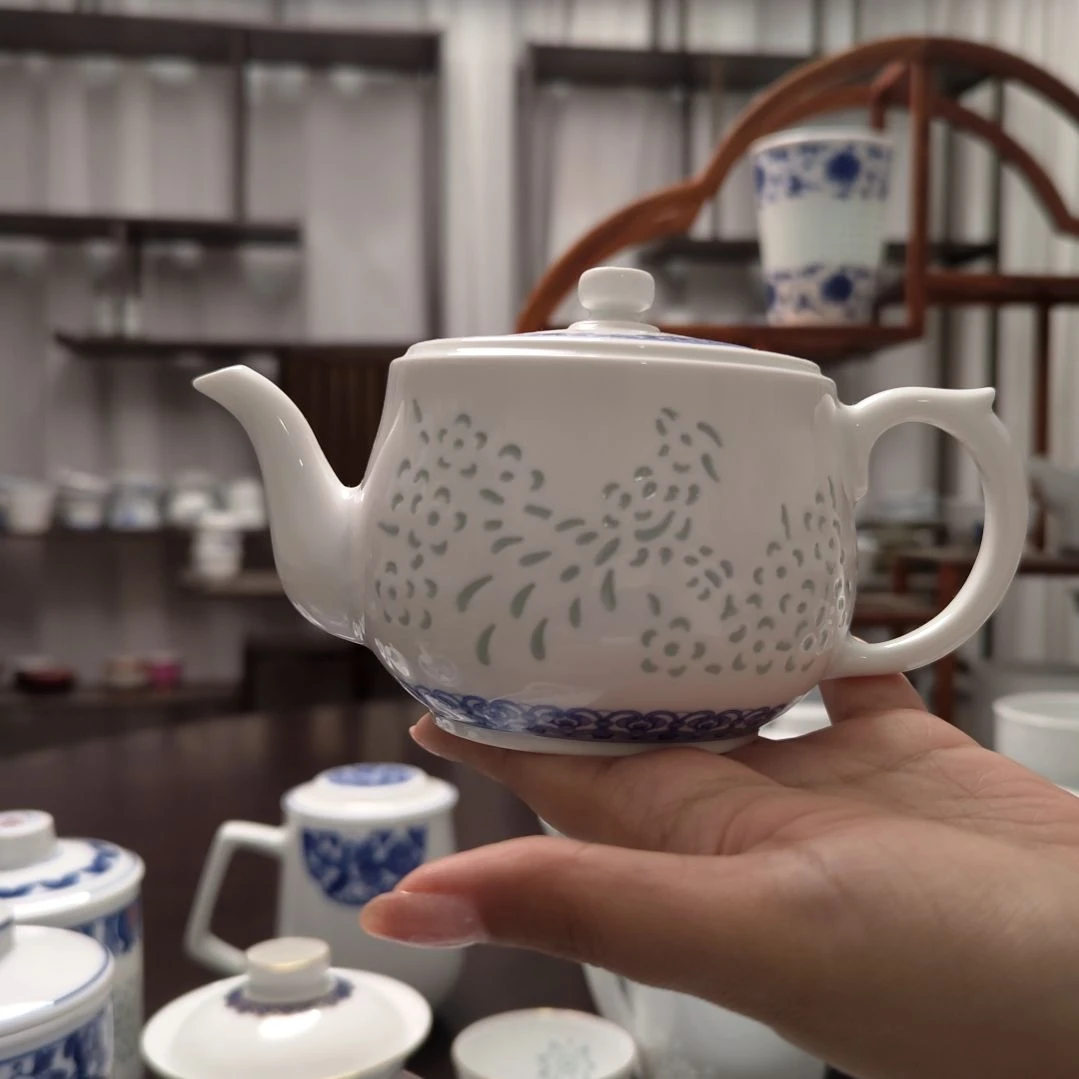 瓷喜上眉梢茶壶一个