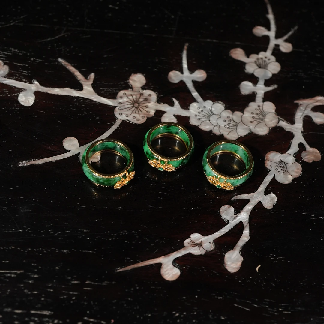 2.10香港王老板-翡翠a货镶嵌戒指多样性发一5y08